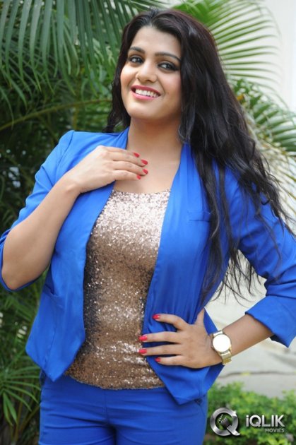 Tashu-Kaushik-at-Reporter-Movie-Teaser-Launch